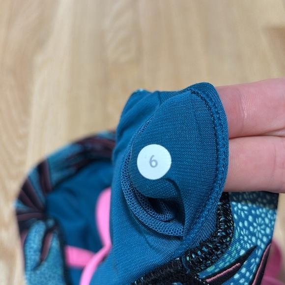 Lululemon Energy Bra Mini Palm Lace Tofino Teal Multi / Flash Light - Size 6 - Picture 3 of 11
